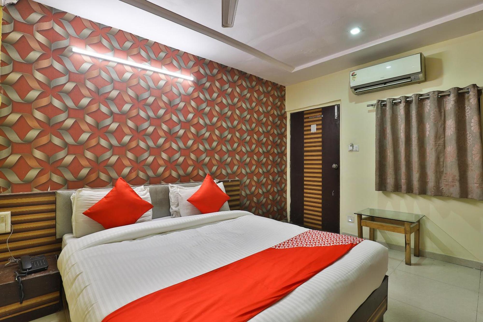 Spot On Hotel Shreeji Palace Ahmedabad Exteriör bild