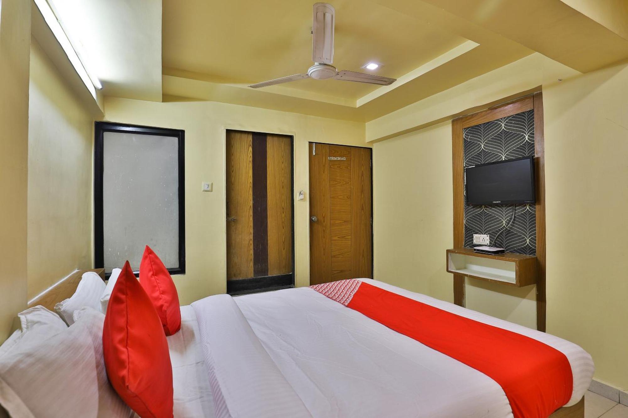 Spot On Hotel Shreeji Palace Ahmedabad Exteriör bild