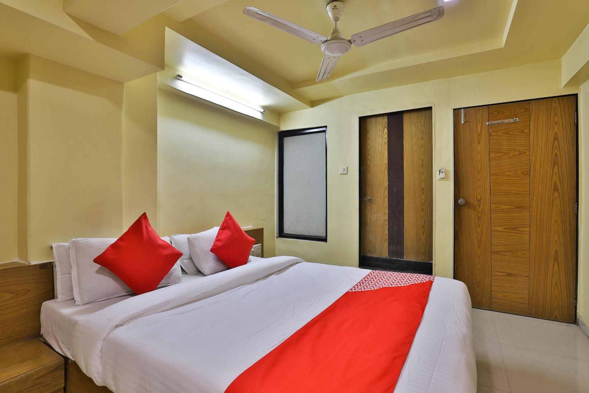 Spot On Hotel Shreeji Palace Ahmedabad Exteriör bild