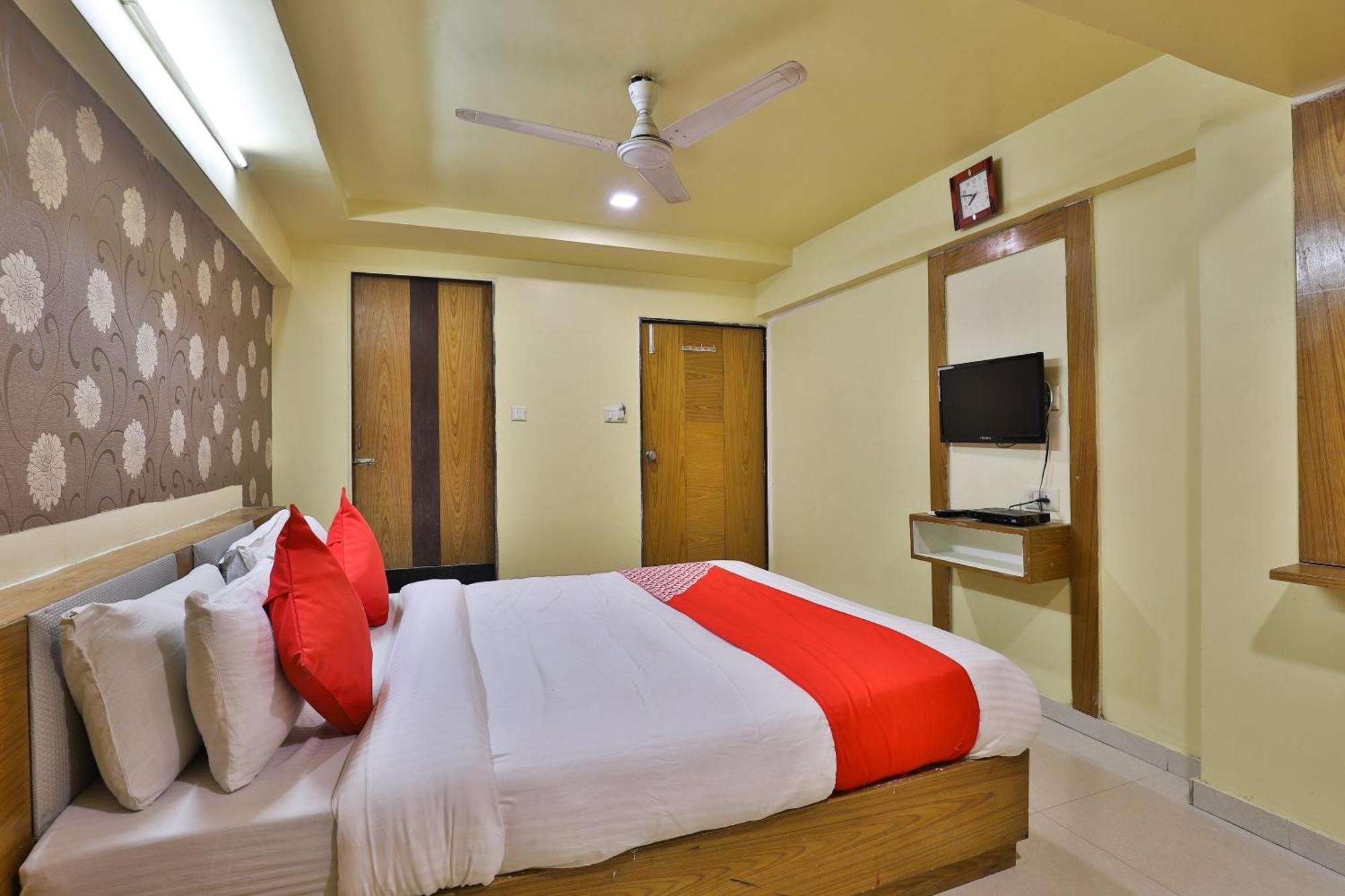 Spot On Hotel Shreeji Palace Ahmedabad Exteriör bild