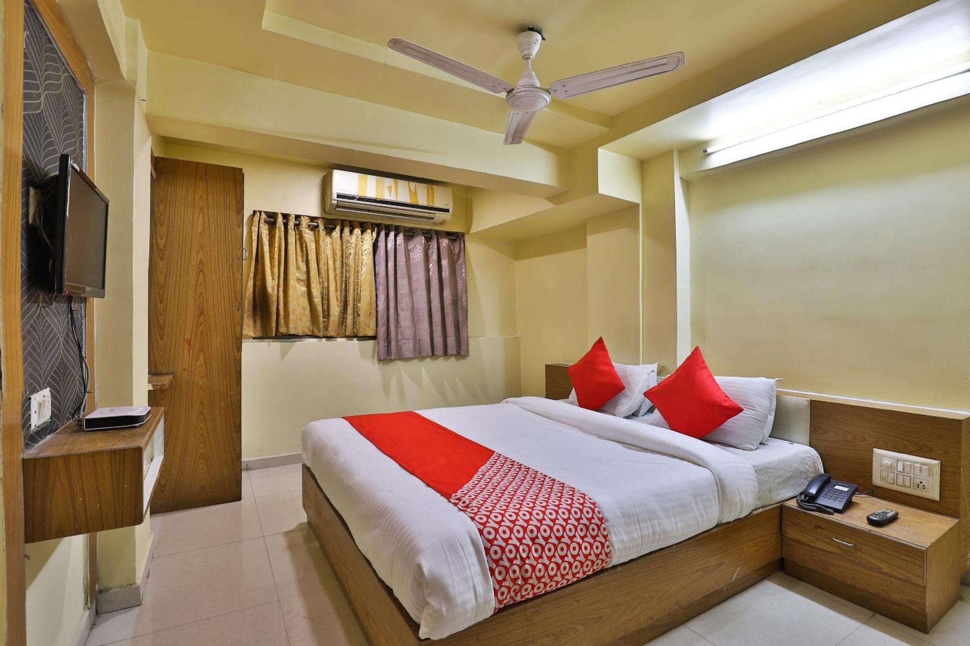 Spot On Hotel Shreeji Palace Ahmedabad Exteriör bild
