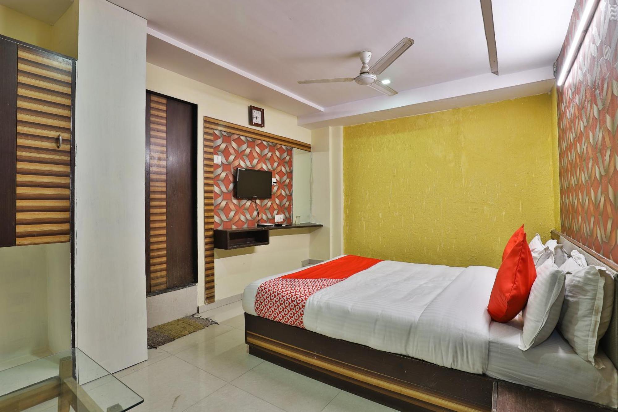 Spot On Hotel Shreeji Palace Ahmedabad Exteriör bild